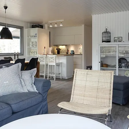 Feriehus Beautiful In Aakirkeby With 3 Bedrooms Vester Somarken